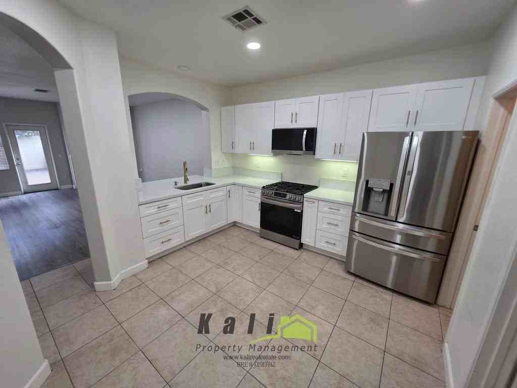 6233 Avenida De Las Vistas - Photo 2 of 18