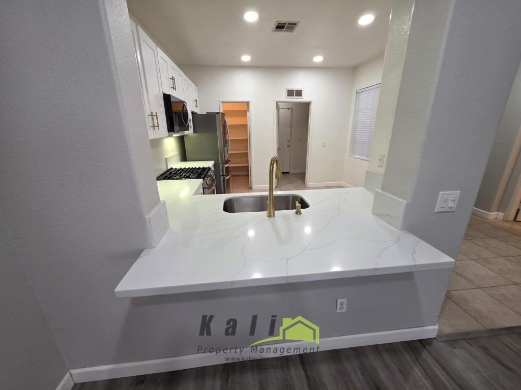 6233 Avenida De Las Vistas - Photo 3 of 18