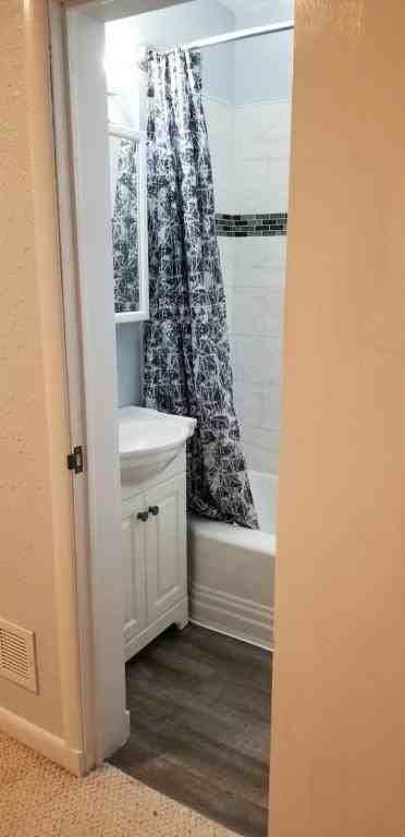 318 4th St Se Apt 2 - Photo 2 of 9