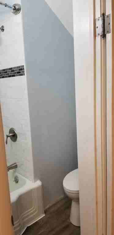 318 4th St Se Apt 2 - Photo 3 of 9