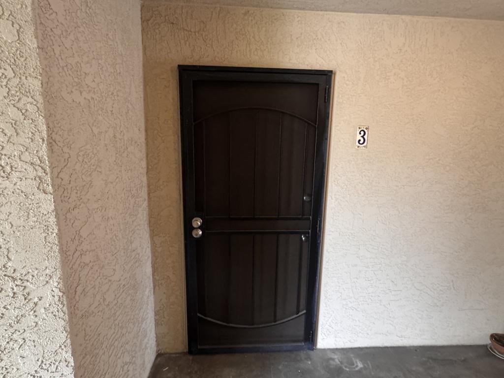 5090 College Ave - Photo 3 of 12