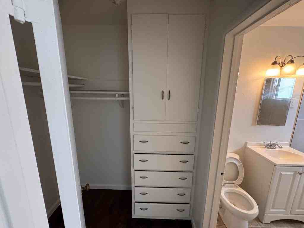 5090 College Ave - Photo 5 of 12