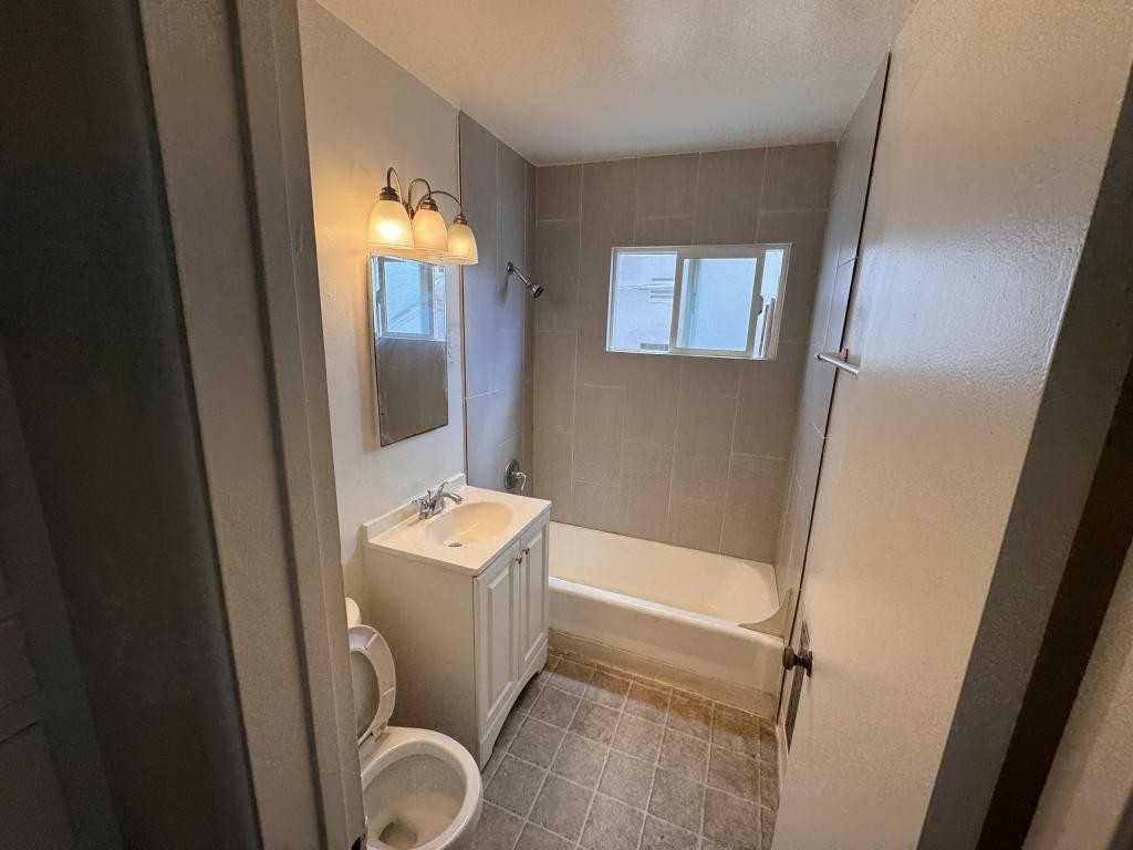5090 College Ave - Photo 6 of 12
