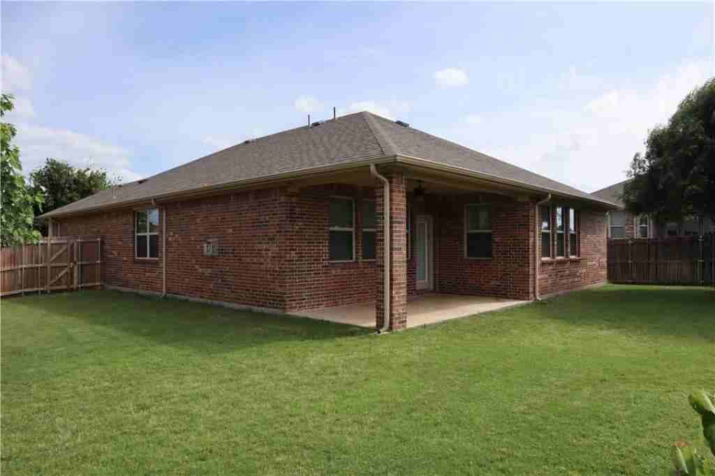 601 Sinclair Ct - Photo 2 of 7