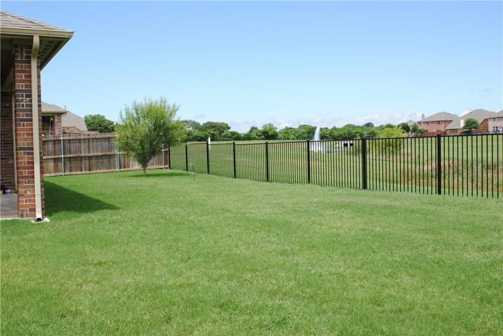 601 Sinclair Ct - Photo 3 of 7
