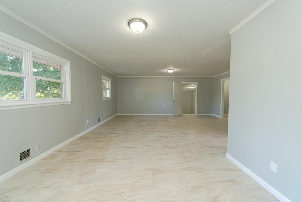 8909 Channing Dr - Photo 3 of 14
