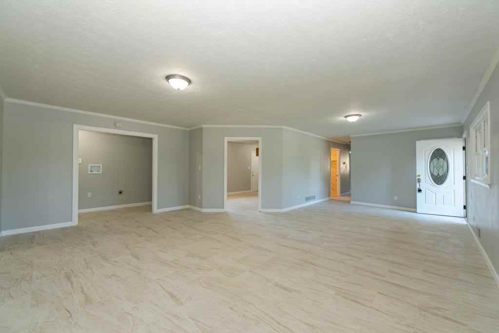 8909 Channing Dr - Photo 4 of 14