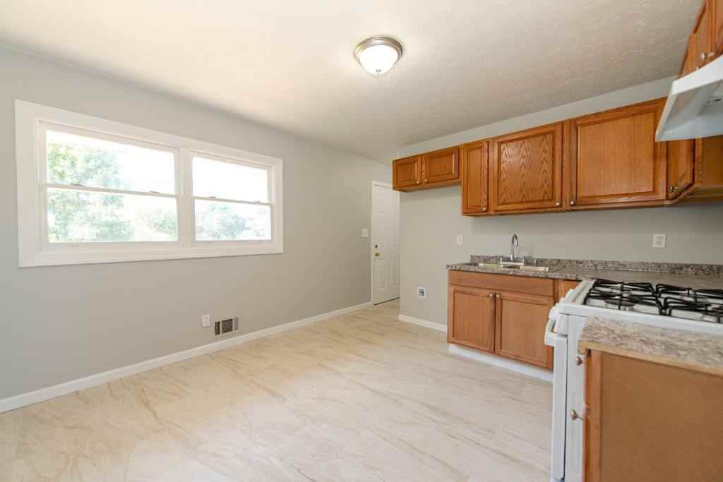 8909 Channing Dr - Photo 7 of 14