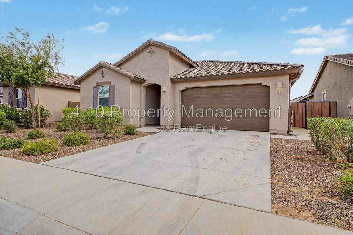 3241 E Malibu Dr - Photo 3 of 10