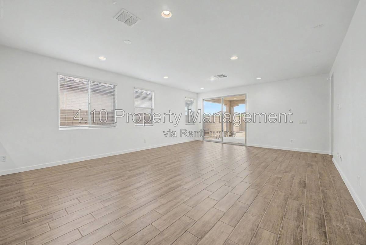 3241 E Malibu Dr - Photo 4 of 10