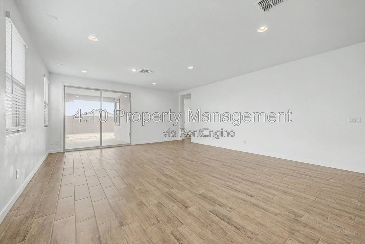 3241 E Malibu Dr - Photo 5 of 10