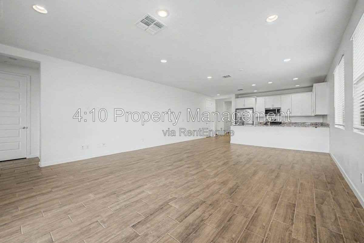 3241 E Malibu Dr - Photo 6 of 10