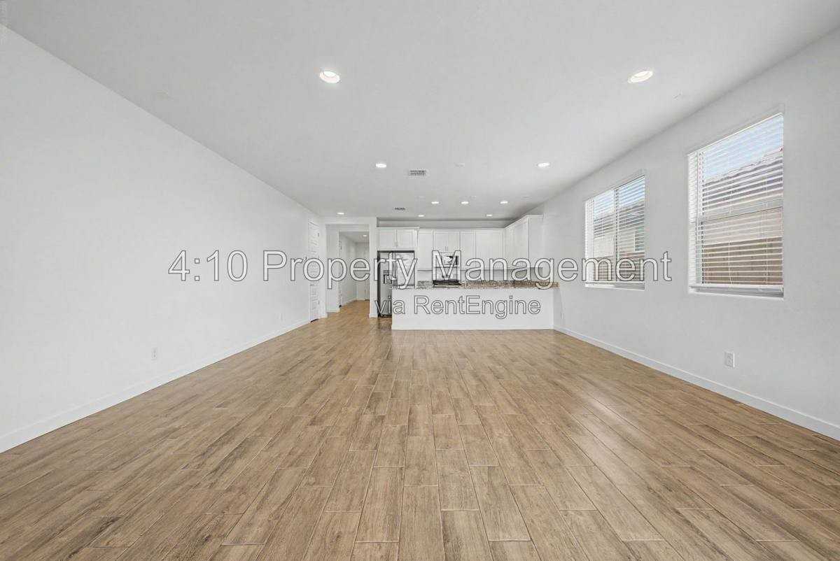 3241 E Malibu Dr - Photo 7 of 10