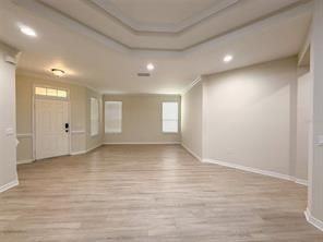 12947 Runswick Ave - Photo 4 of 16