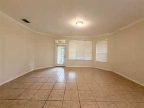 12947 Runswick Ave - Photo 7 of 16