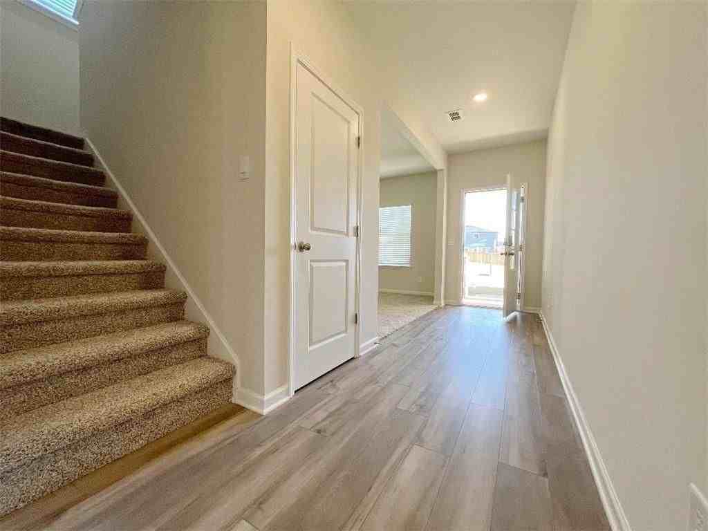 6004 Hickory Creek Ct - Photo 3 of 18