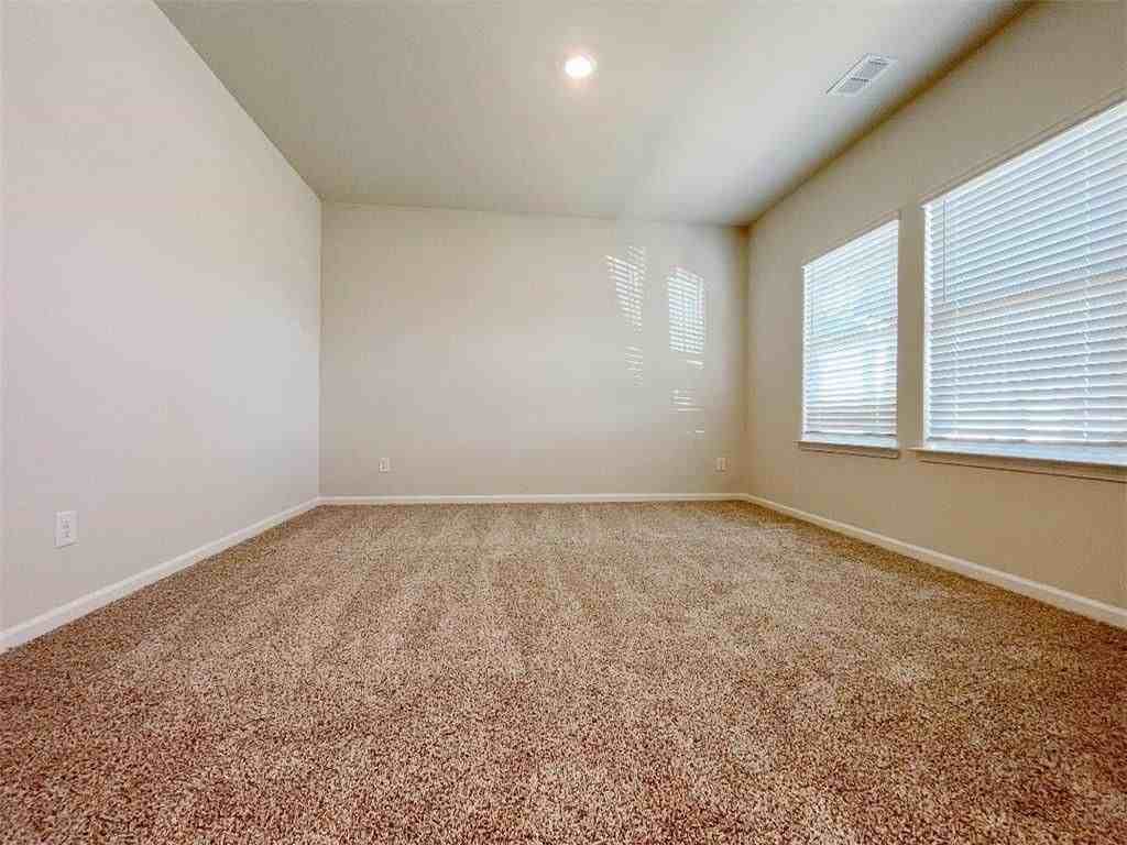6004 Hickory Creek Ct - Photo 5 of 18