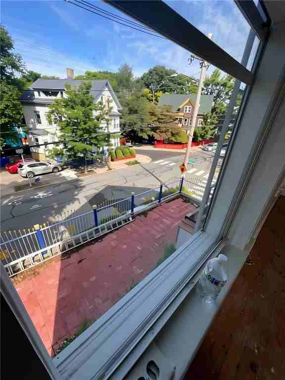 121 Camp St ##2 - Photo 4 of 12