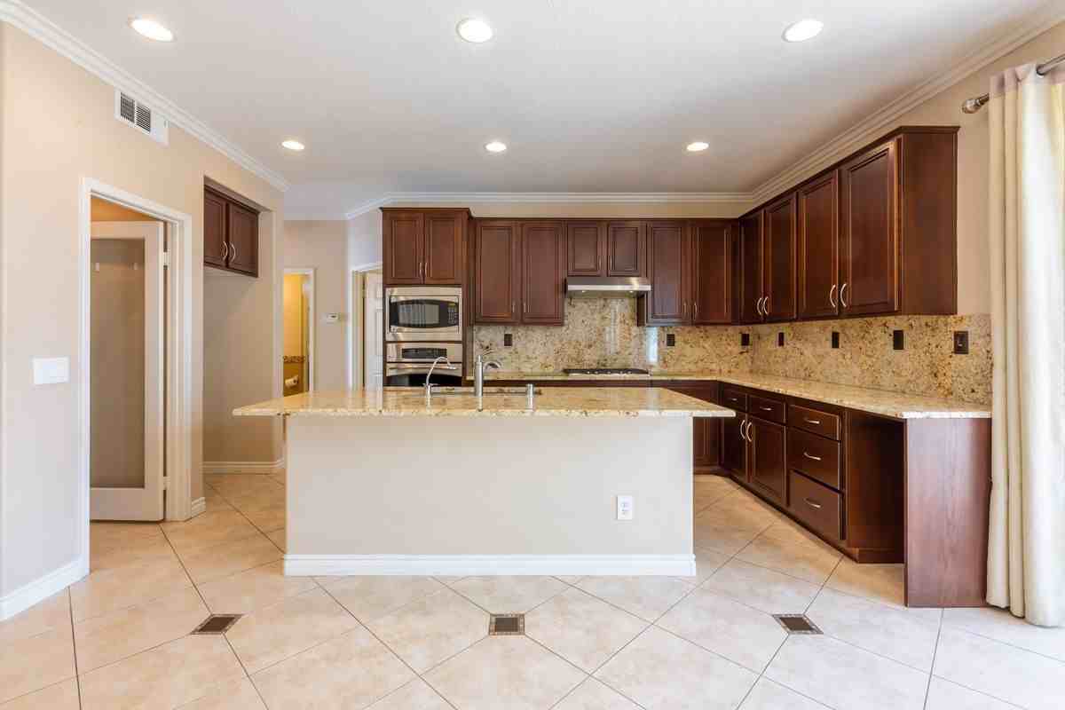 14 Monument Pl - Photo 2 of 3