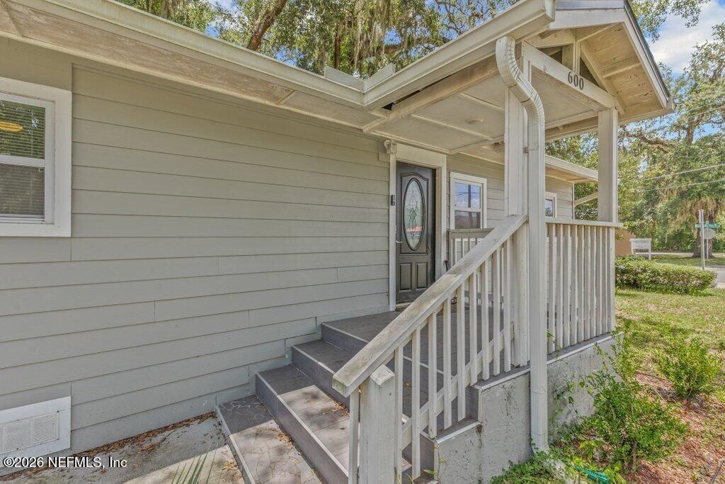 600 Lemon St - Photo 6 of 39