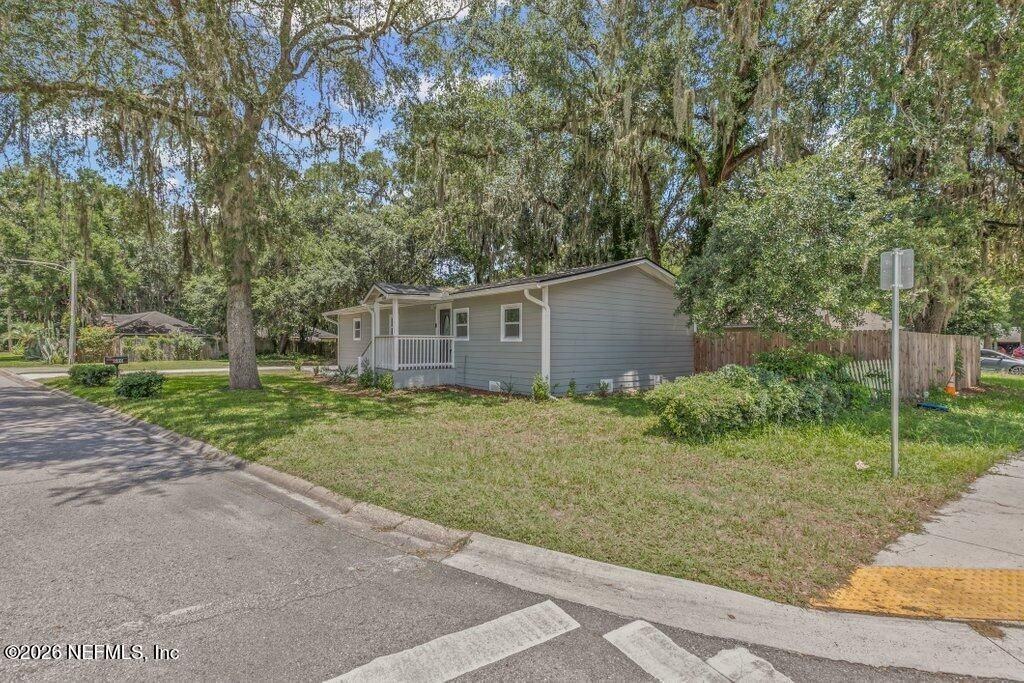 600 Lemon St - Photo 7 of 39