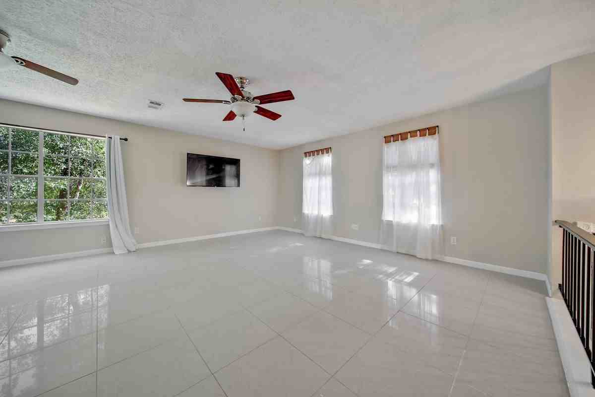 2603 Rosewood Pl - Photo 3 of 13