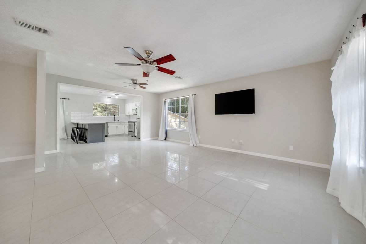 2603 Rosewood Pl - Photo 4 of 13