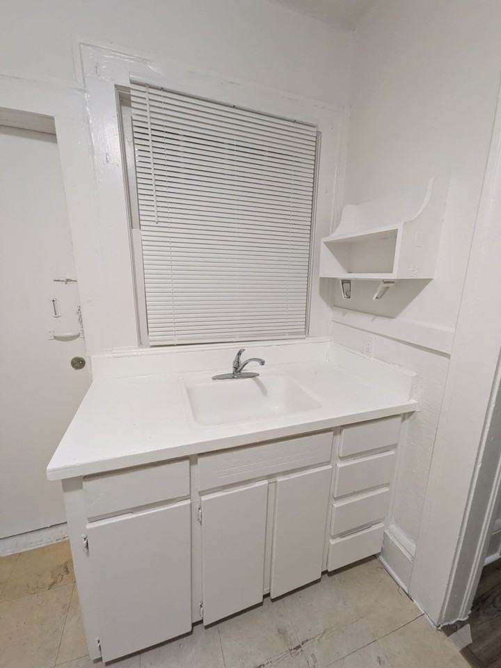 516 Linwood Ave #516 - Photo 2 of 22