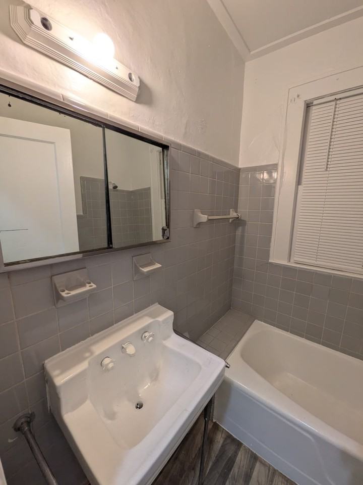 516 Linwood Ave #516 - Photo 3 of 22
