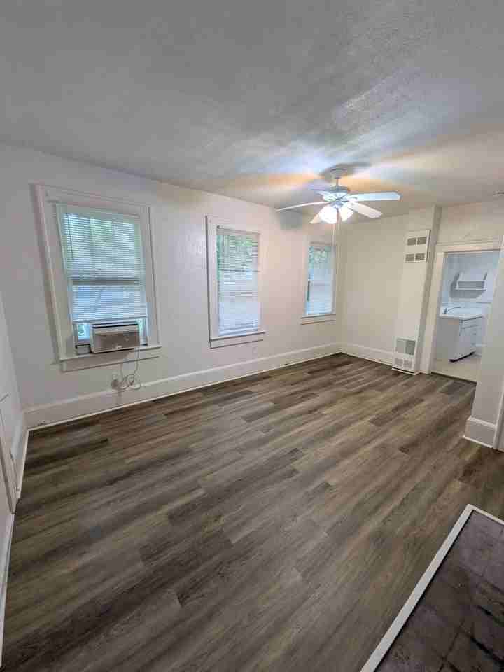 516 Linwood Ave #516 - Photo 5 of 22