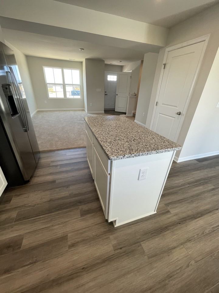 776 Carson Cir - Photo 3 of 6