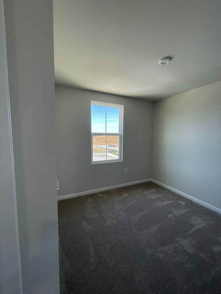 776 Carson Cir - Photo 4 of 6