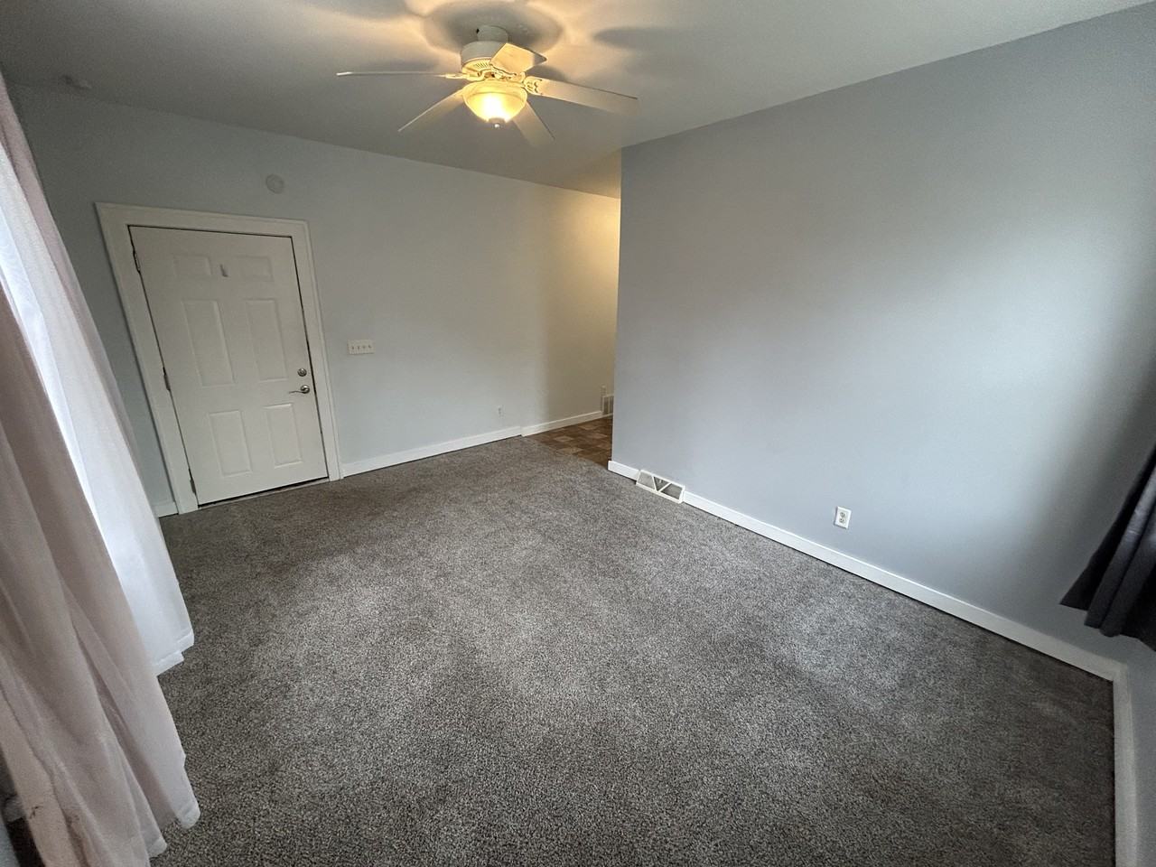 2317 Queen St #1 - Photo 3 of 12