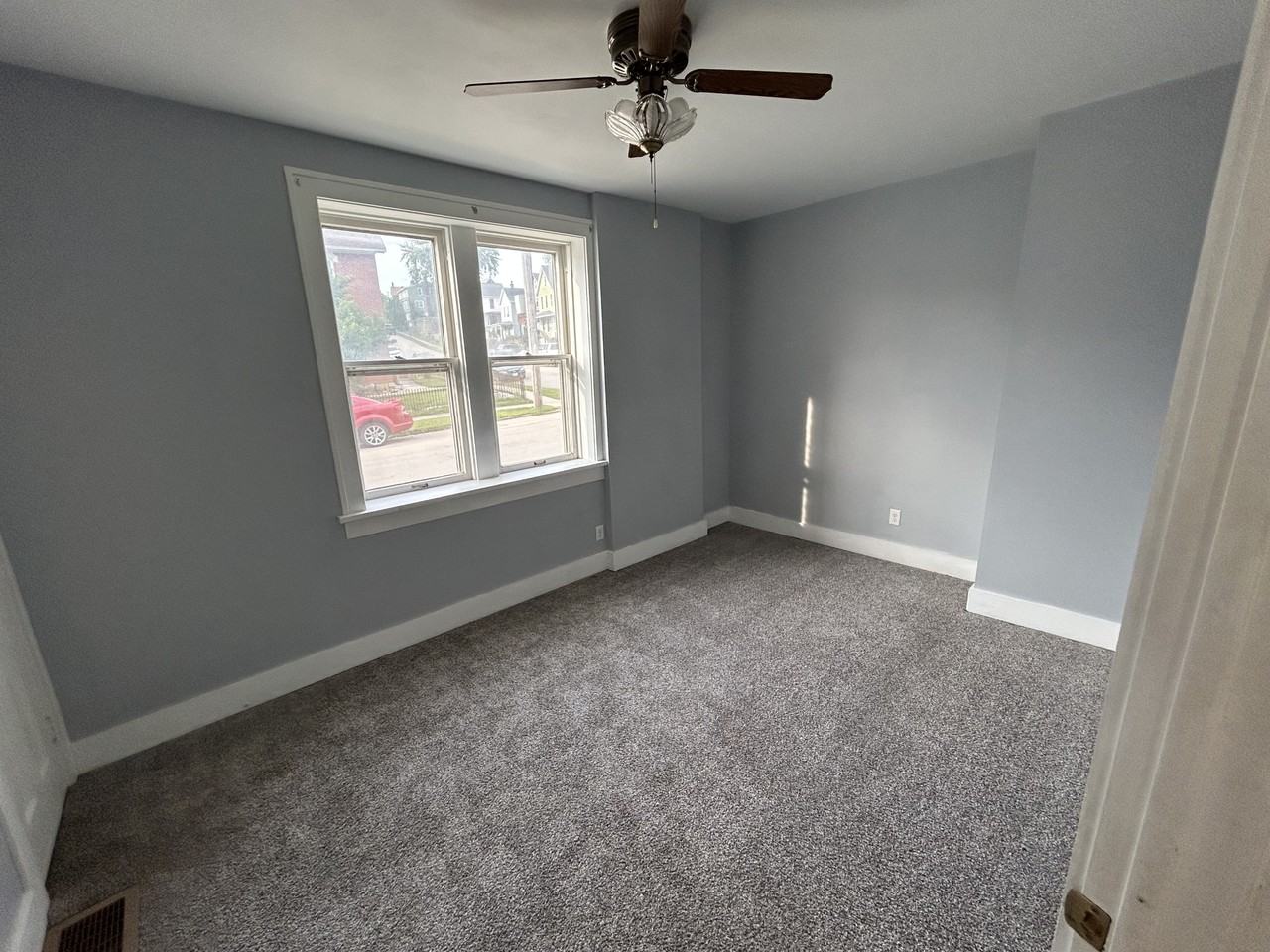 2317 Queen St #1 - Photo 5 of 12