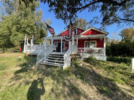 featured image of 5556 Desoto Rd #1