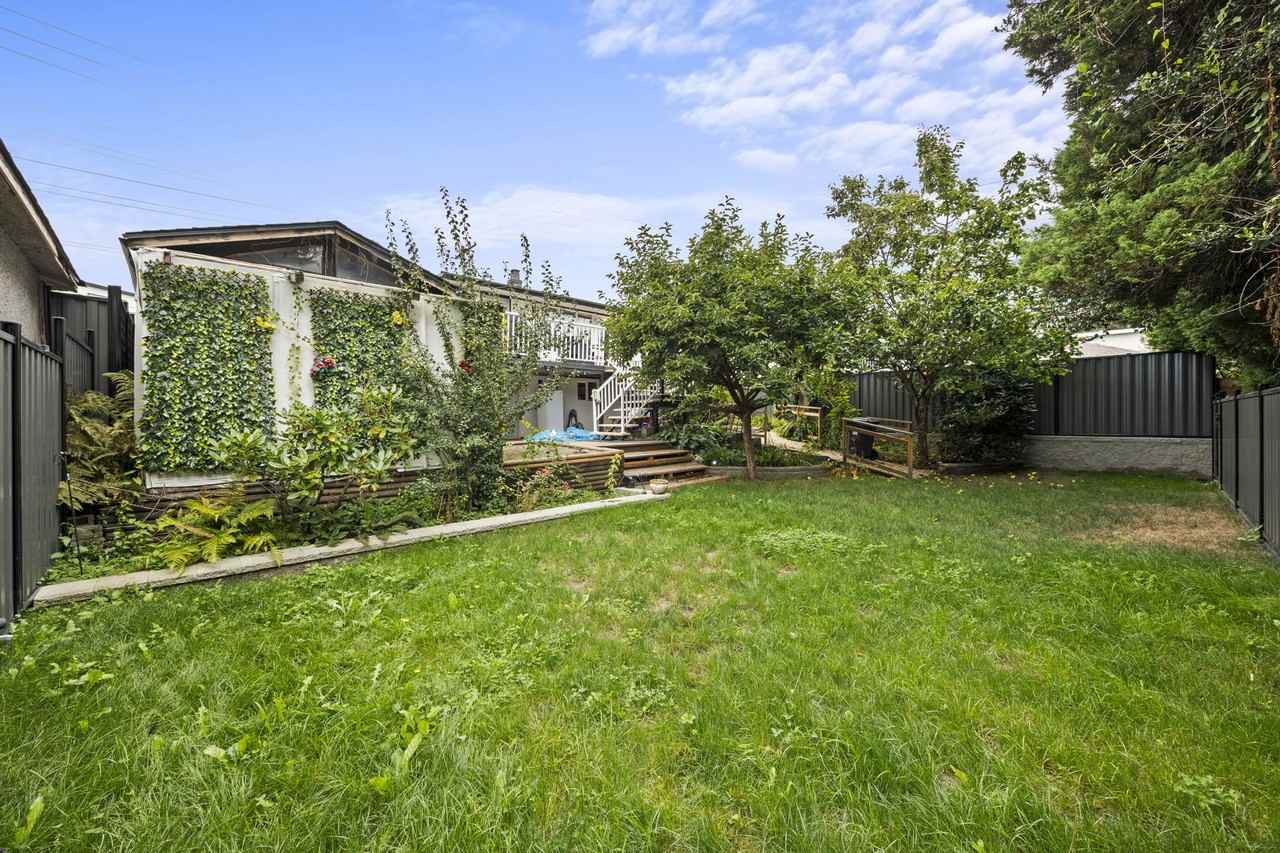 300 10th Avenue - Photo 7 of 20