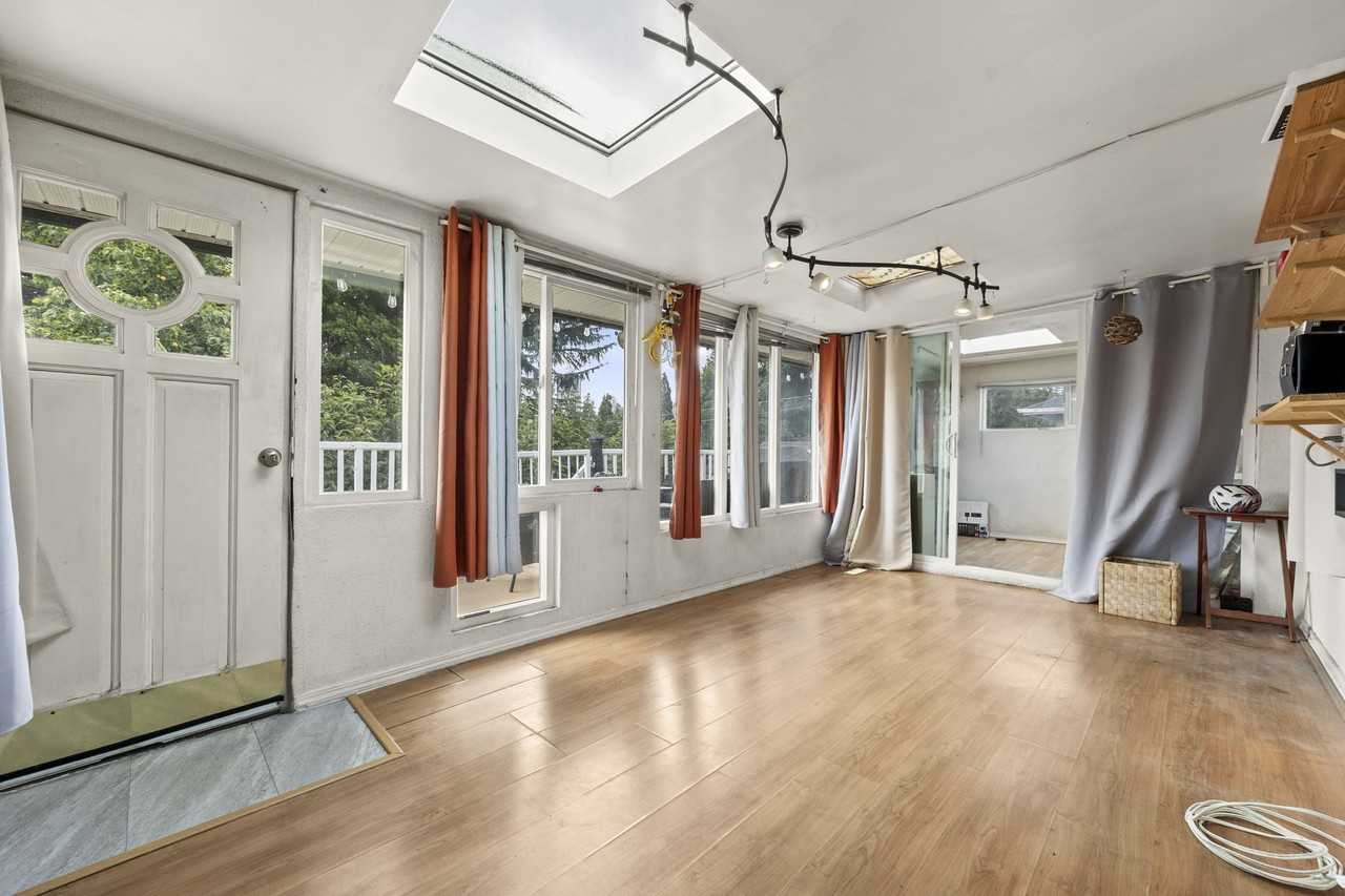 300 10th Avenue - Photo 3 of 20