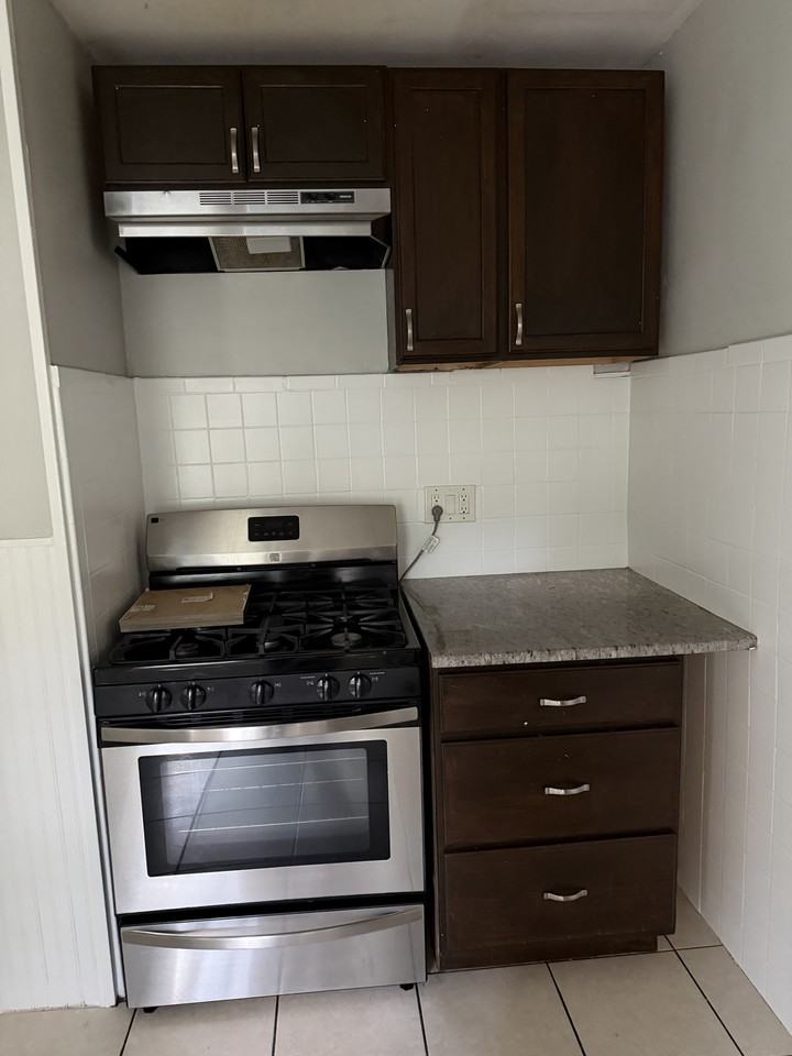 85 Houston Ave - Photo 5 of 18