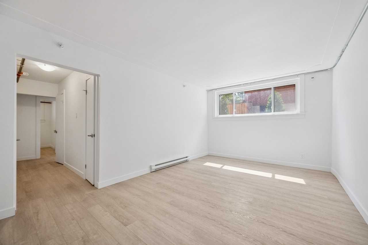 Brownstone 236 (Margaret Ave Apartments) - Photo 2 of 11
