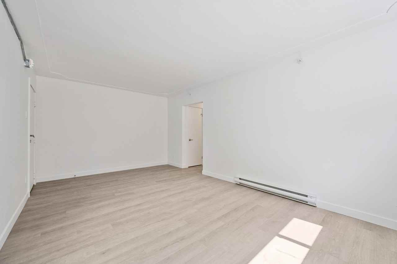 Brownstone 236 (Margaret Ave Apartments) - Photo 5 of 11