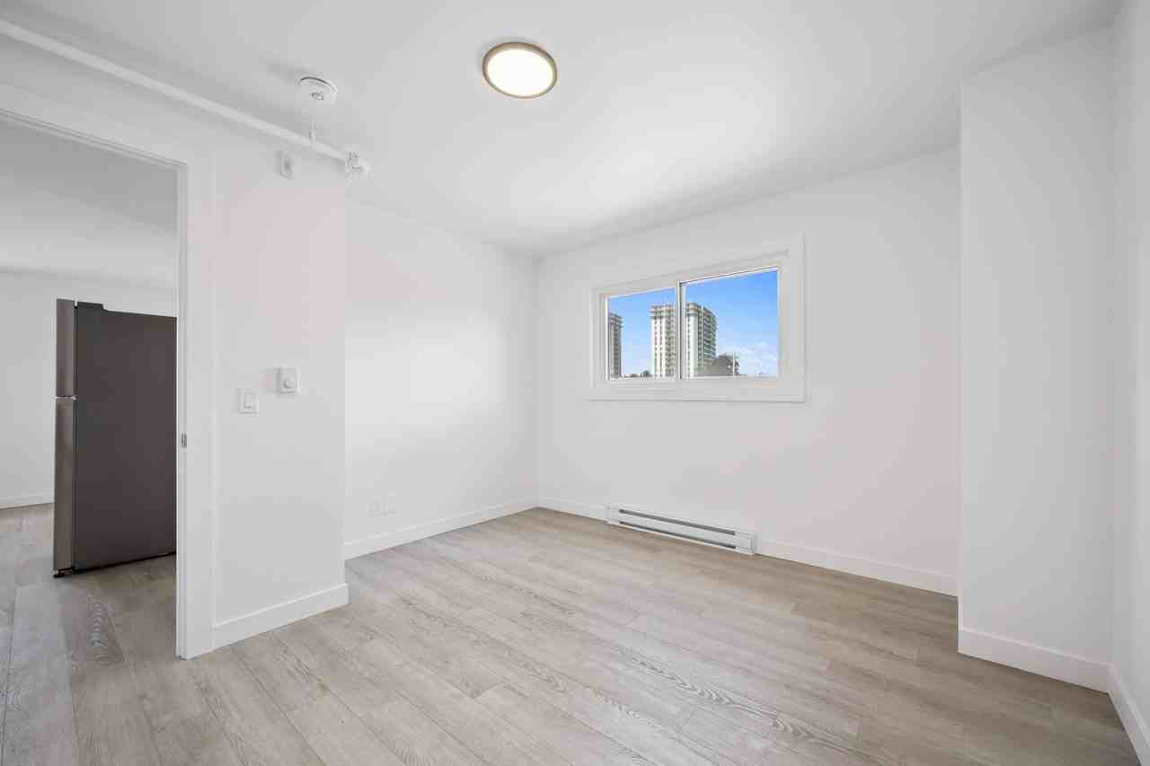 Brownstone 236 (Margaret Ave Apartments) - Photo 7 of 11