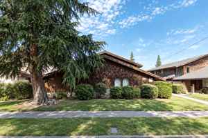 featured image of 3749 N Abby St