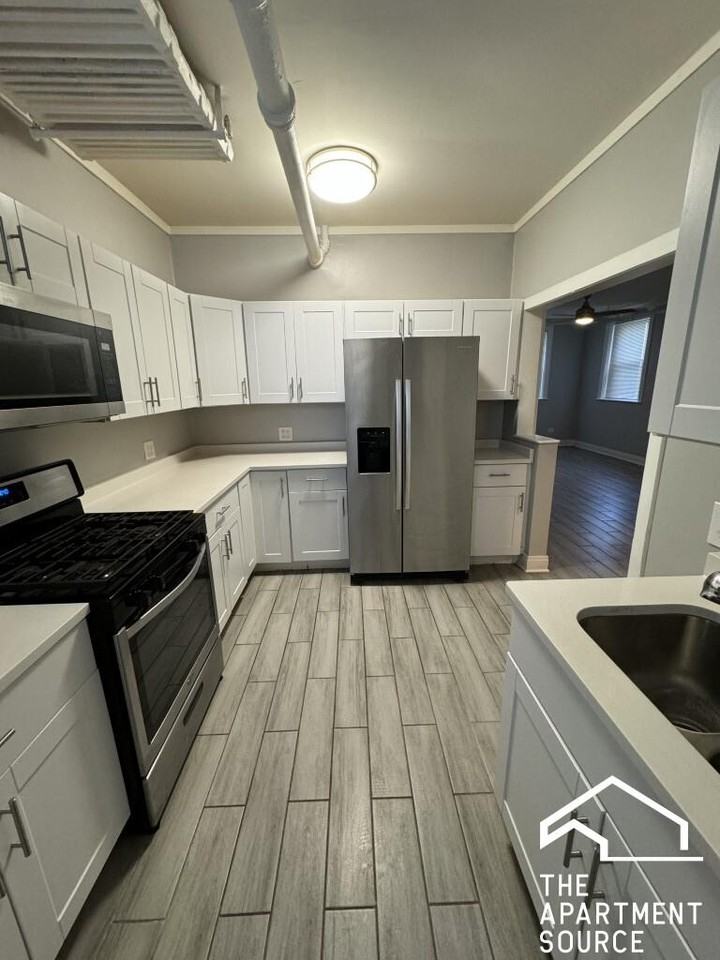 2838 W Addison St #G - Photo 2 of 10