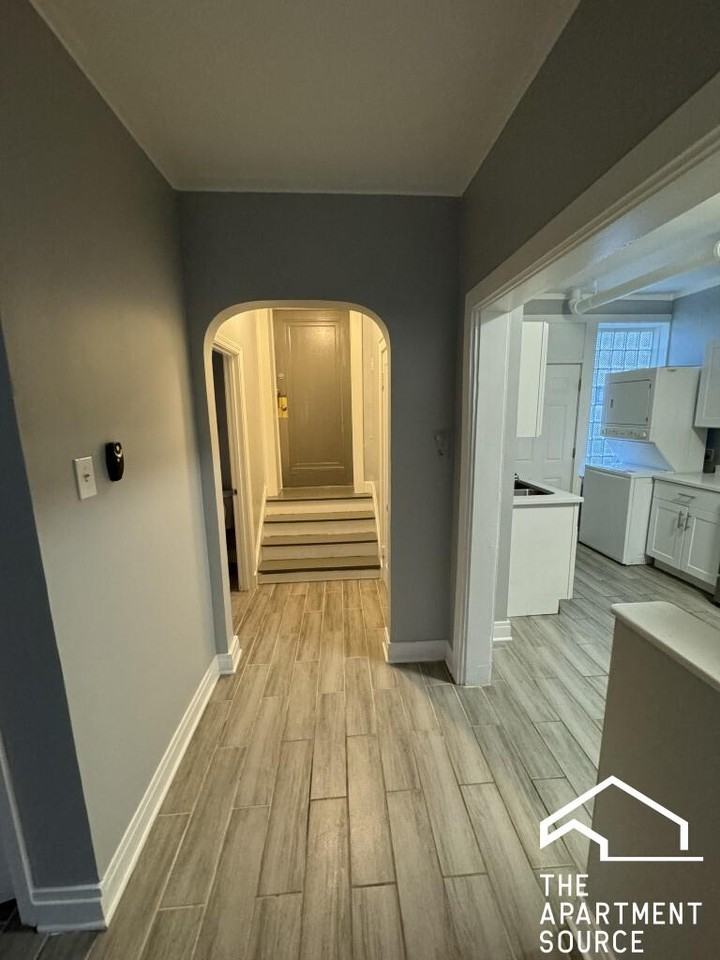 2838 W Addison St #G - Photo 4 of 10