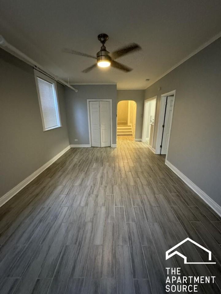 2838 W Addison St #G - Photo 5 of 10