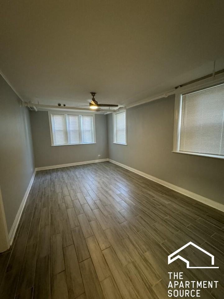 2838 W Addison St #G - Photo 6 of 10