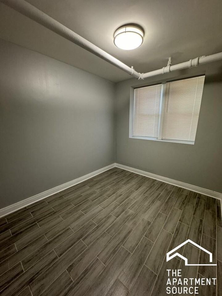 2838 W Addison St #G - Photo 7 of 10