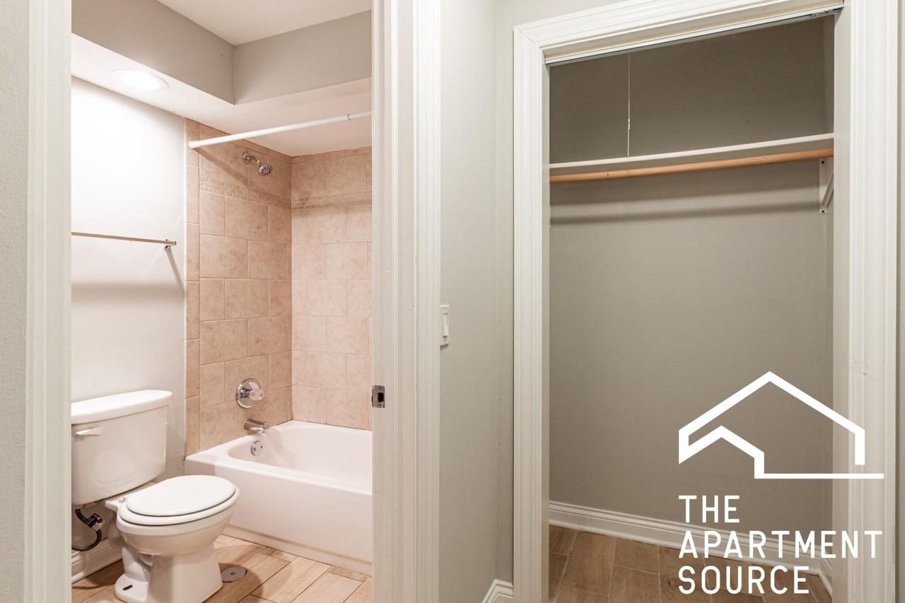 510 W Briar Pl #103 - Photo 6 of 8