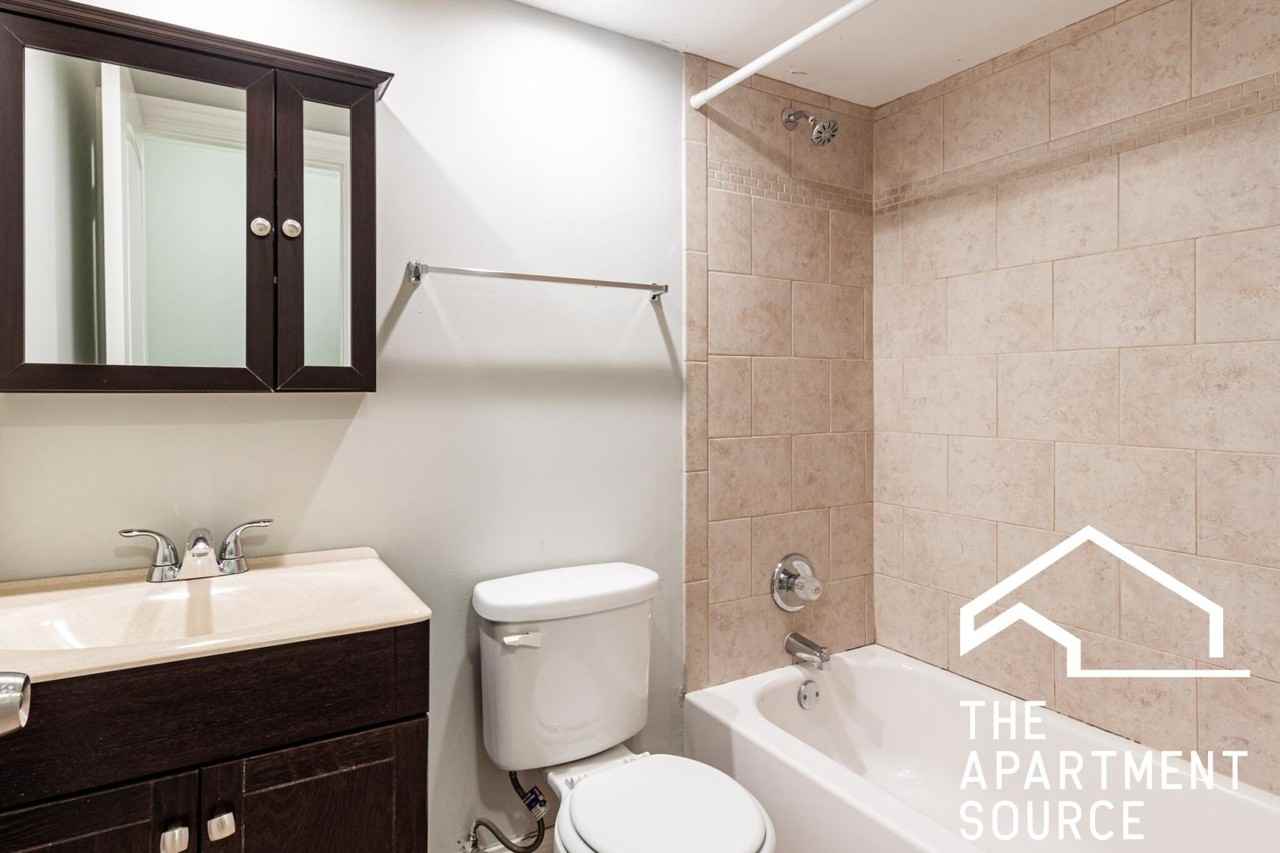 510 W Briar Pl #103 - Photo 7 of 8