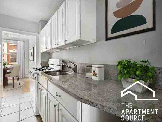 W Surf St #S3 - Photo 3 of 5
